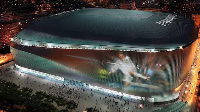 Render del Bernabéu con la proyección de la volea de Zidane en la fachada