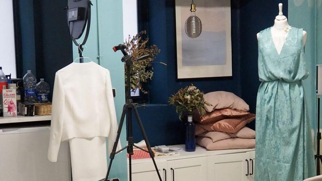 También diseña vestidos de novia y para invitadas.