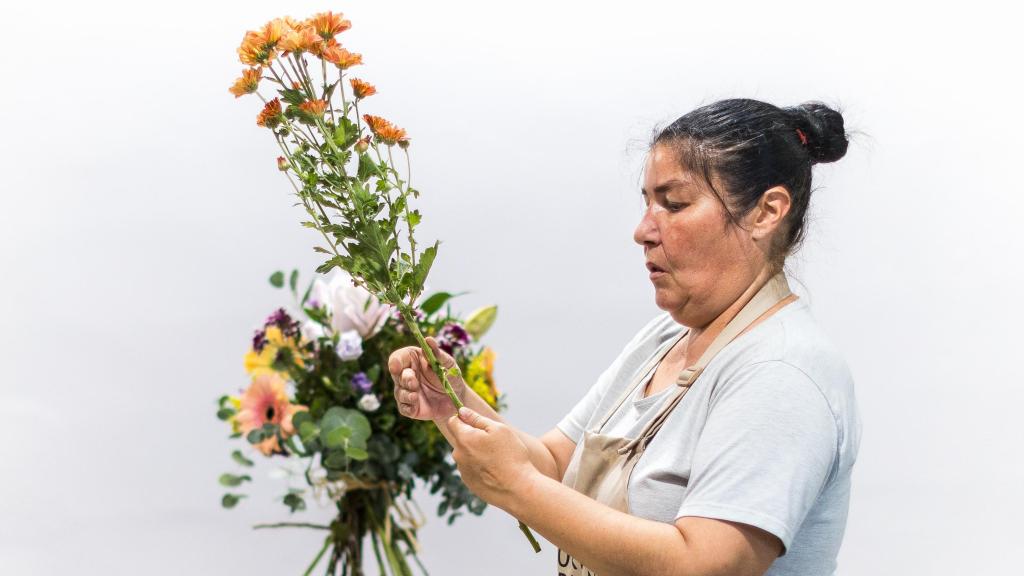 Laura Hernández Huertas ahora cuenta con un empleo estable en Flores Solidarias.