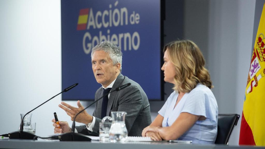 El ministro del Interior, Fernando Grande-Marlaska, y la ministra de Educación, Formación Profesional y Deporte y portavoz del Gobierno, Pilar Alegría, este martes.