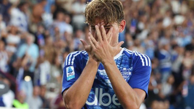 Nico Paz celebra un gol con el Como
