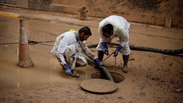 Alcantarilla tras la dana. EFE