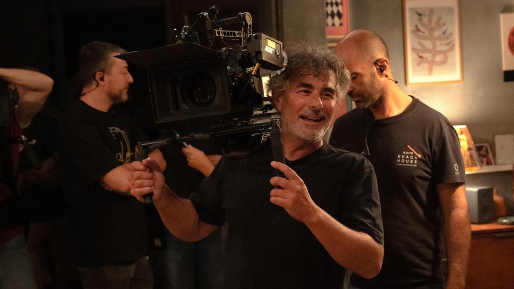 El director Paolo Genovese en el rodaje de 'Locamente'.