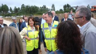 La conselleira de Vivienda y Planificación de Infraestructuras, María Martínez Allegue, y el conselleiro de Educación, Ciencia, Universidades y Formación Profesional, Román Rodríguez