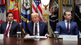 Donald Trump, Marco Rubio y Pete Hegseth, ayer, en la reunión del gabinete en la Casa Blanca.