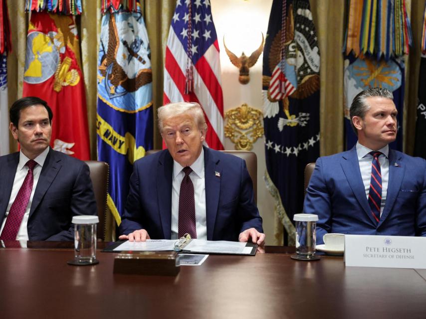 Donald Trump, Marco Rubio y Pete Hegseth, ayer, en la reunión del gabinete en la Casa Blanca.