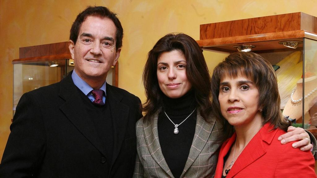 Manolo de la Calva y Mina Carvajal junto a su hija Victoria.