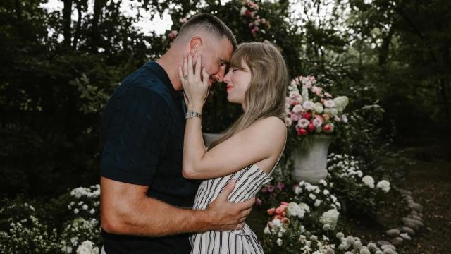 Taylor Swift y Travis Kelce, en una fotografía de su Instagram.