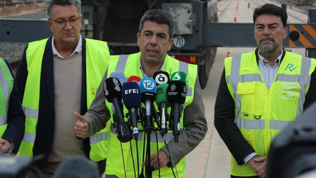 Carlos Mazón, junto a Martínez Mus (a la izquierda de la imagen) y Luis Barcala. Europa Press