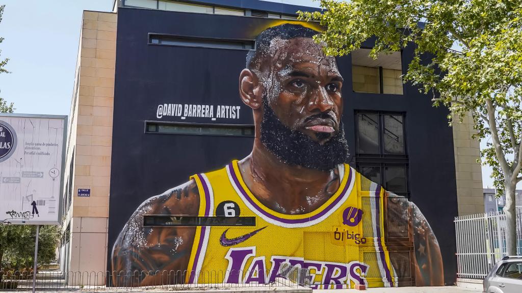 El graffiti de LeBron James, realizado por David Barrera en el Centro Polivalente Abogados de Atocha en Torrejón de Ardoz.