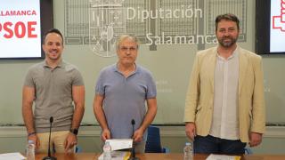 El portavoz socialista en la Diputación, Fernando Rubio, y los diputados provinciales, Antonio Cámara y Carlos Fernández Chanca