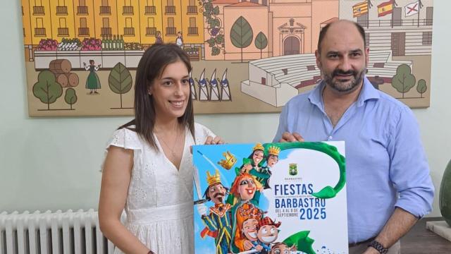 Lorena Espiérrez, concejal de fiestas, y Fernando Torres, alcalde de Barbastro