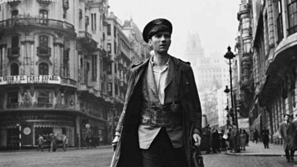 Imagen de la película 'El guardián del paraíso' con Fernando Fernán Gómez.