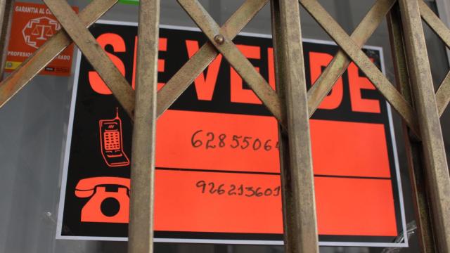 Cartel de 'se vende' de una vivienda.
