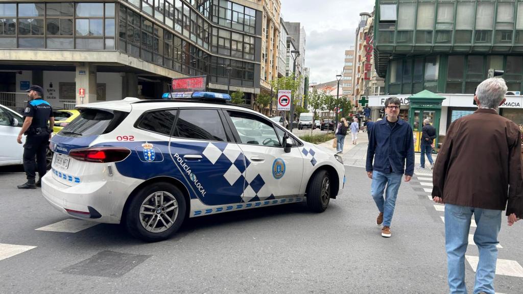 Corte de tráfico en Juana de Vega desde Plaza de Pontevedra