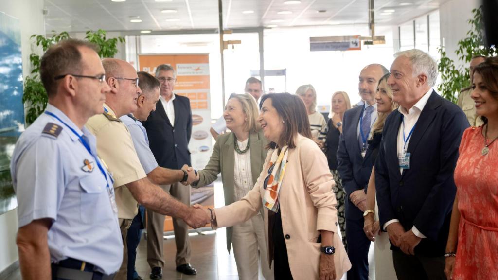 Presentación del Centro Integral de Entrenamiento y Movilidad Aérea en el aeropuerto de Teruel con la presencia de la ministra de Defensa, Margarita Robles