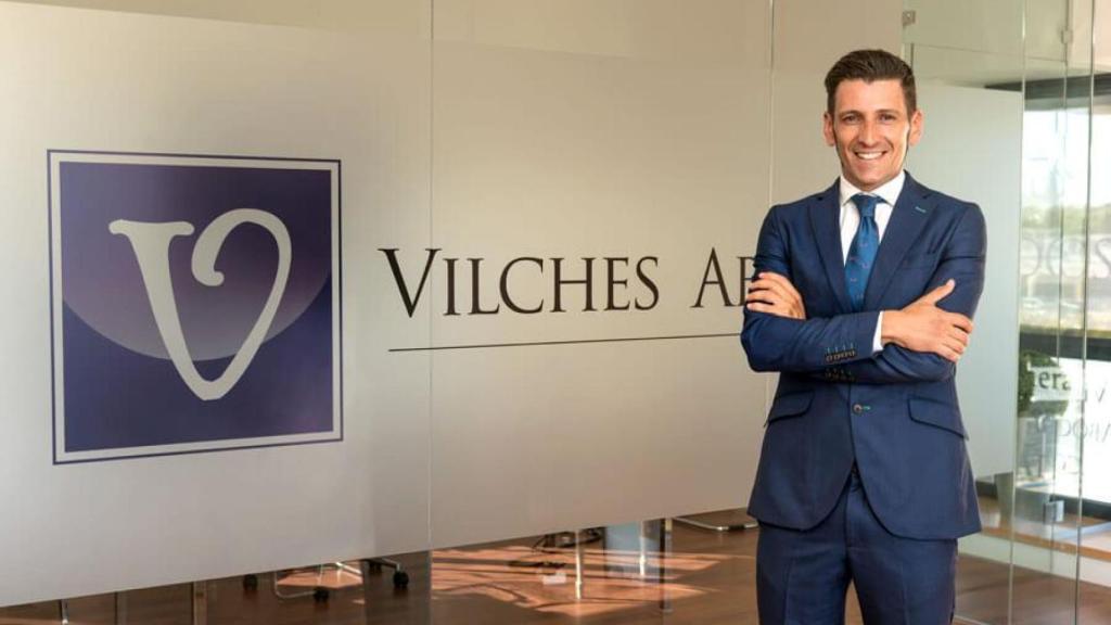 El abogado Manuel Hernández Vilches en su despacho.