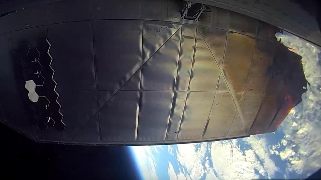 Alerón de la Starship gravemente dañado en su parte inferior (derecha de la imagen)