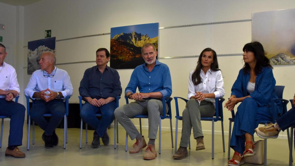 Felipe y Letizia reunidos con alcaldes afectados por los incendios