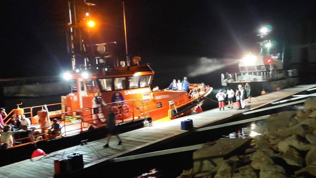 Una embarcación de Salvamento Marino este verano en Alicante.
