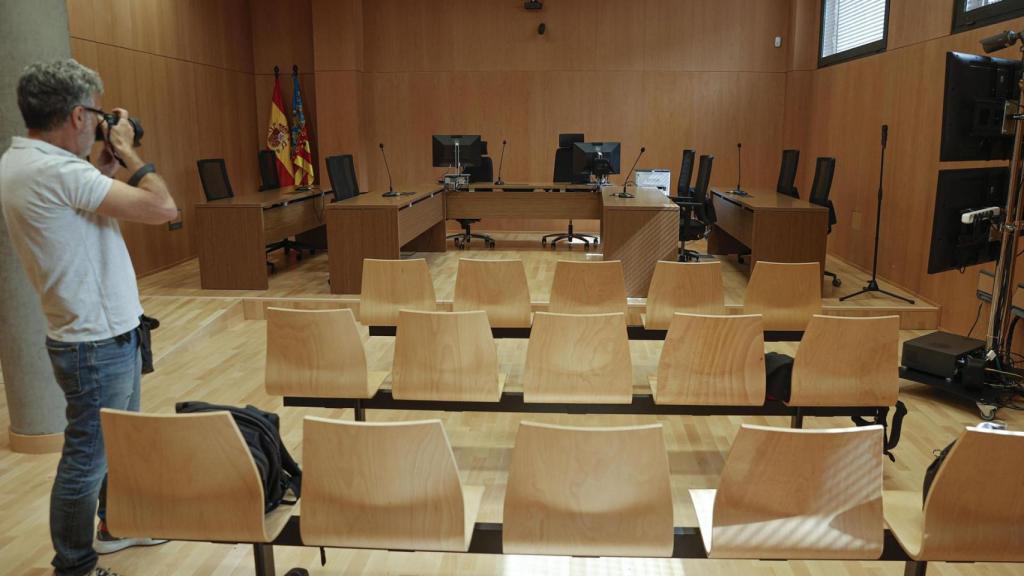 La sala del juzgado de Catarroja donde se celebrará la instrucción de la causa de la dana. EFE/Manuel Bruque
