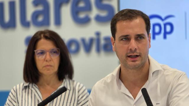 Los diputados del PP por Segovia, Pablo Pérez y María Cuesta, durante una rueda de prensa