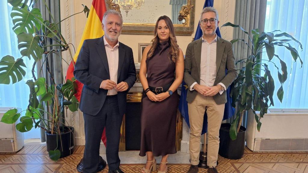 El ministro de Política Territorial y Memoria Democrática, Ángel Víctor Torres, el secretario de Estado de Política Territorial, Arcadi España, y la nueva comisionada del Gobierno para la reconstrucción tras la dana, Zulima Pérez. EE