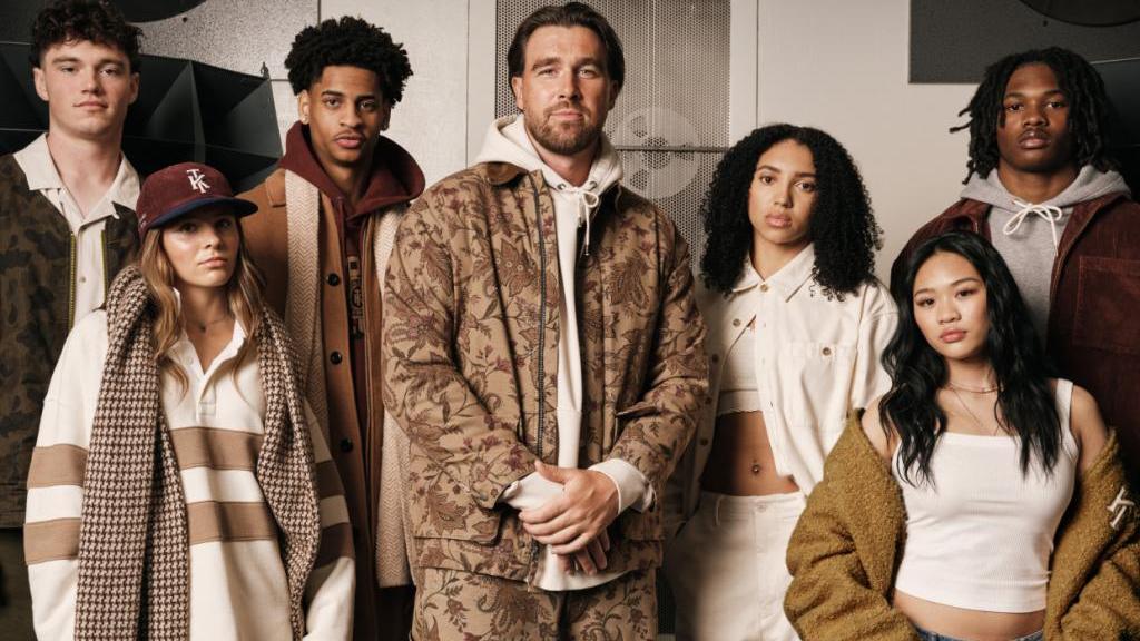 Foto de campaña de AE x Tru Kolors.