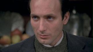 Eusebio Poncela en una imagen de 'Los gozos y las sombras'.