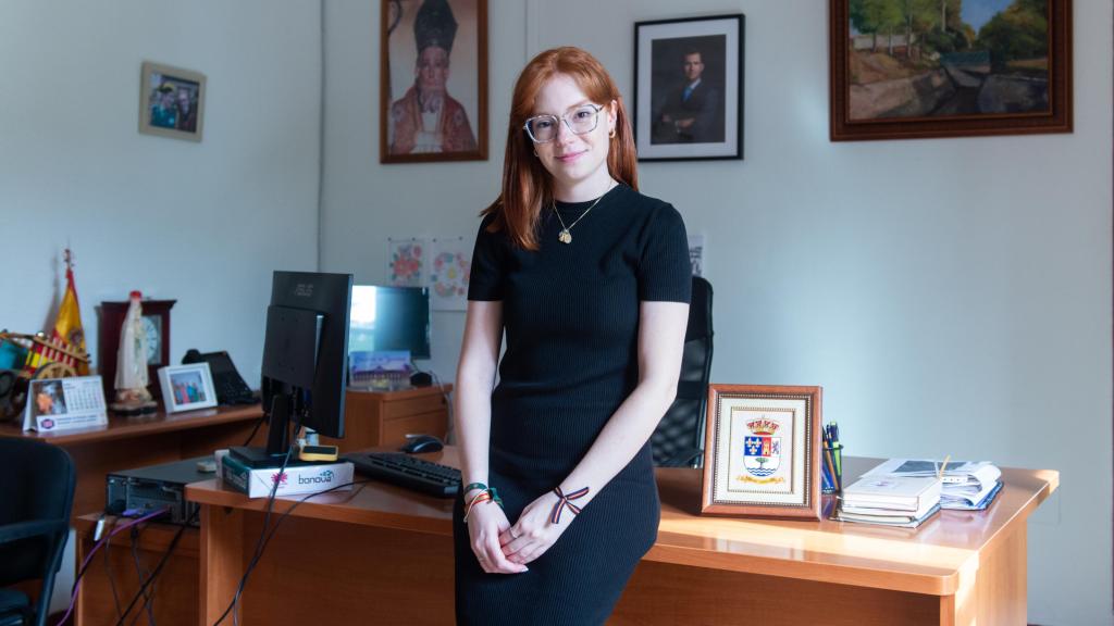 Beatriz Dorado, alcaldesa del PP en Fernán Caballero, Ciudad Real, llegó al cargo en 2023 con sólo 23 años y una holgada mayoría absoluta.