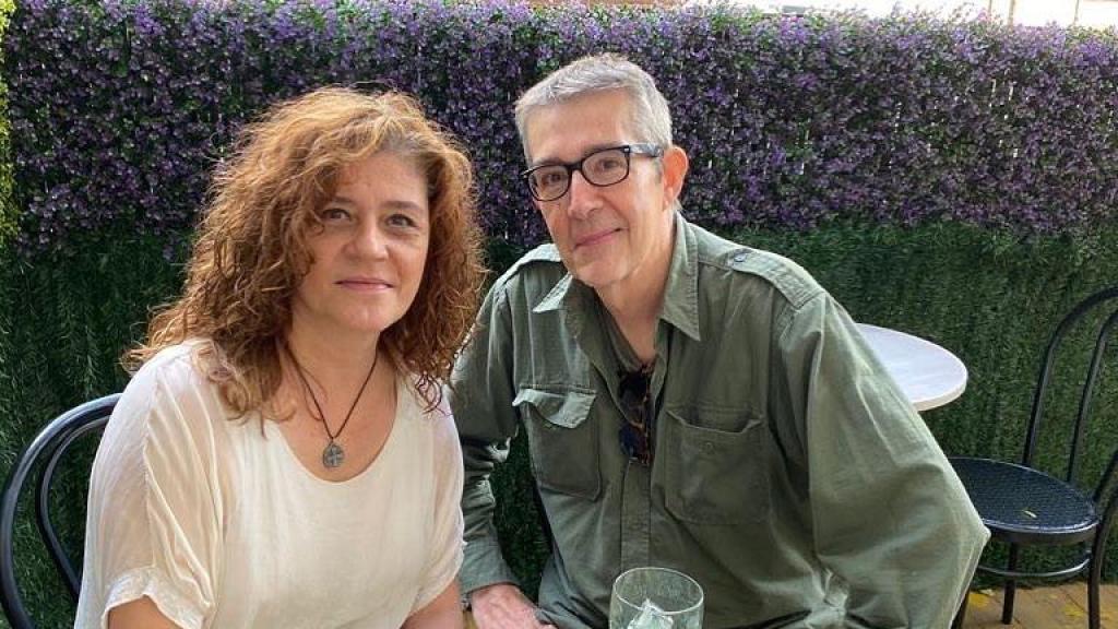 Máximo Pradera y su editora, Silvia Blasco, en sus redes sociales.