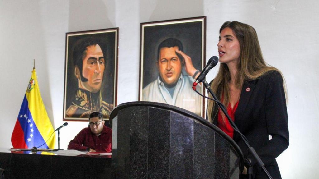 Camilla Fabri, en un evento político en Caracas.