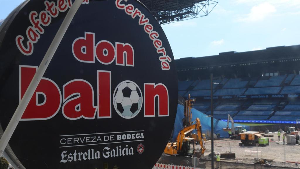 Cartel de Don Balón, con Balaídos de fondo