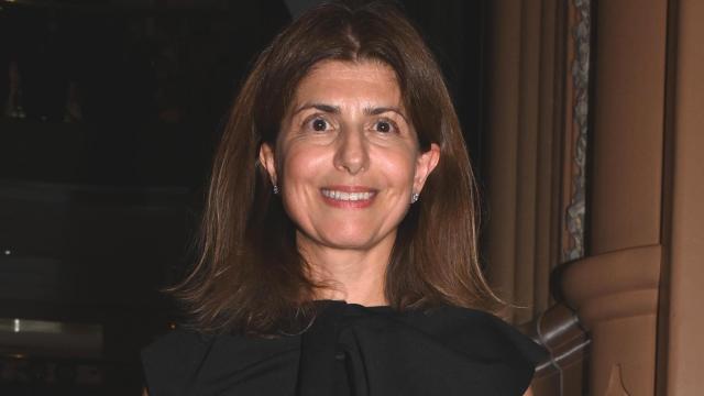 Victoria, hija de Manolo de la Calva, a las puertas del tanatorio, este miércoles, 27 de abril.