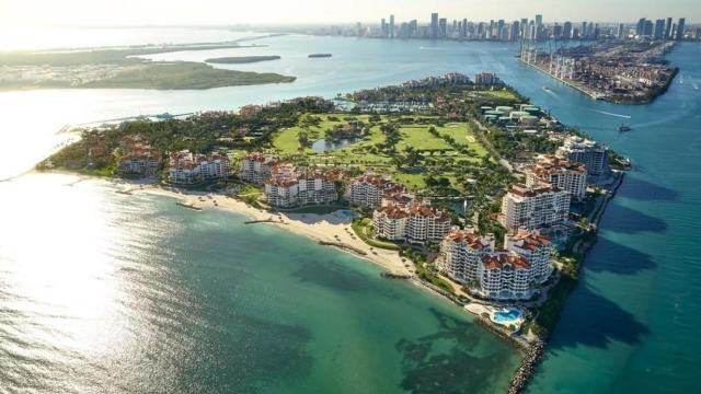 La isla privada de Florida en Miami Beach que es uno de los lugares más costosos de EEUU