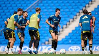 Jugadores del Real Zaragoza en un calentamiento.
