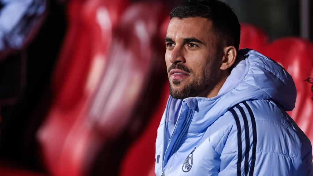 Dani Ceballos, en el banquillo durante su etapa como jugador del Real Madrid.