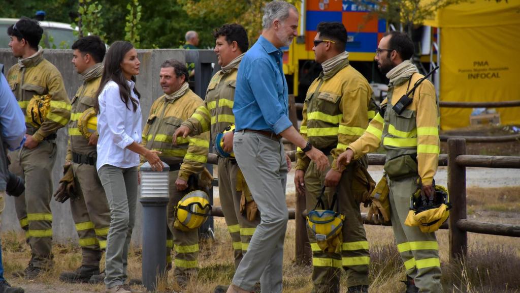 Felipe VI y Letizia han visitado este miércoles las zonas afectadas por los incendios en Sanabria