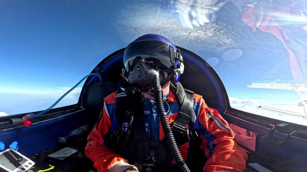 Raphaël Domjan pilotando el avión solar HB-SXA.