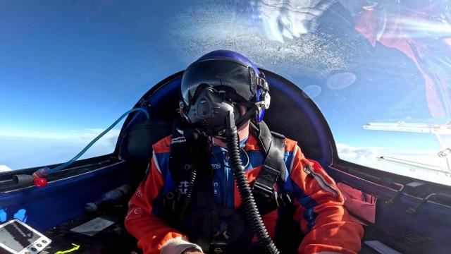 Raphaël Domjan pilotando el avión solar HB-SXA.