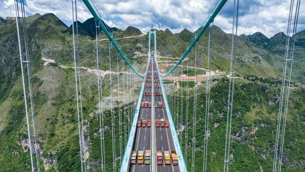 El puente del Gran Cañón de Huajiang en China.