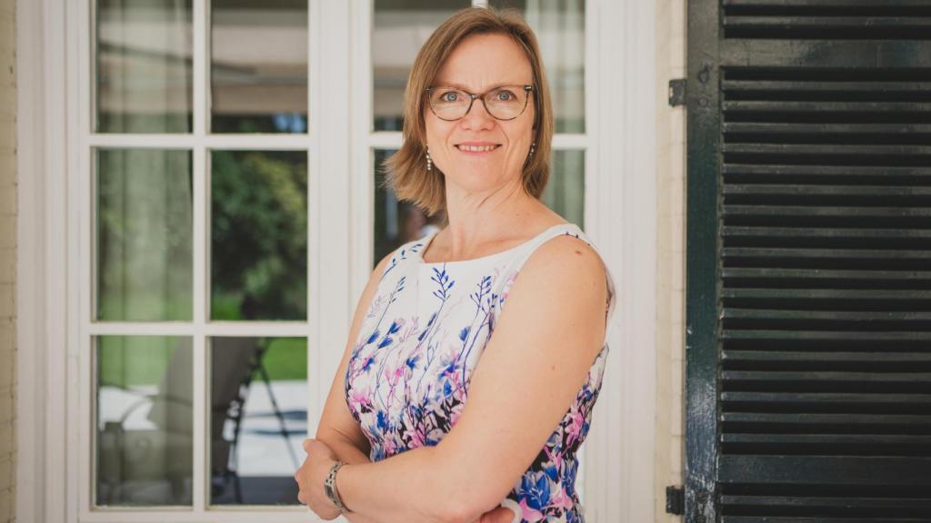 Retrato de la diplomática.