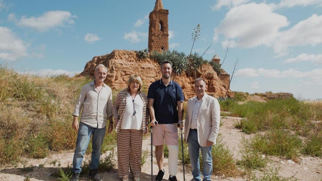 Alfonso Fanjul, arqueólogo; Tomasa Hernández, consejera de Educación, Cultura y Deporte del Gobierno de Aragón; Iñaki Echeveste, director ejecutivo de la Red de Juderías de España; y Carmelo Pérez, alcalde de Belchite.