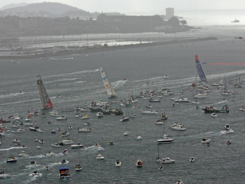 Imágenes de la ría de Vigo durante la salida de la Volvo Ocean Race 2005.