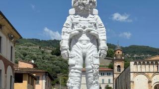 Filippo Tincolini: 'Spaceman', 2023. Foto: Ayuntamiento de Pietrasanta