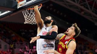 Bitadze, en acción con Juancho Hernangómez