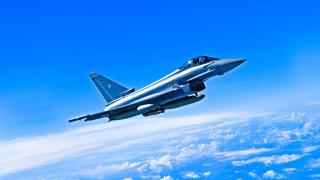 Caza Eurofighter de Alemania equipado con un POD de designación láser Litening 5