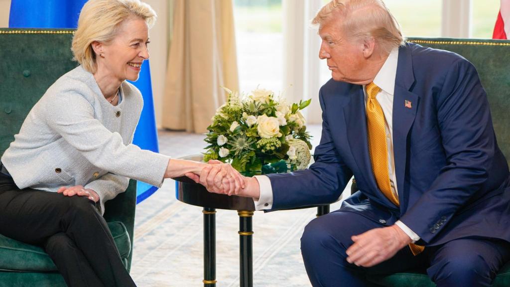 Ursula von der Leyen y Donald Trump, durante la firma del acuerdo comercial en julio en Escocia