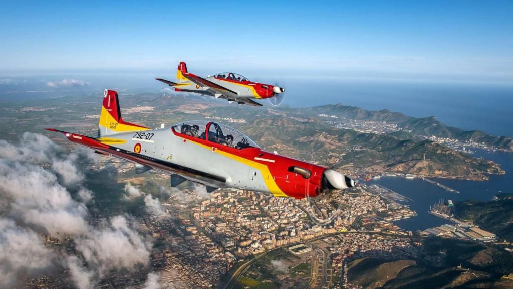 Dos aviones de instrucción PC-21 del Ejército del Aire