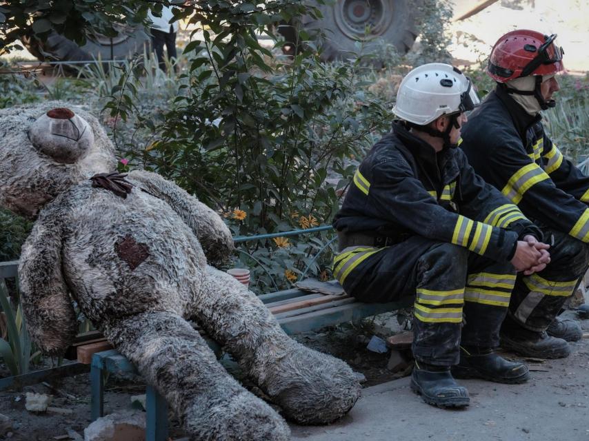 Uno de los edificios residenciales bombardeados por Rusia esta madrugada, en Kiev.